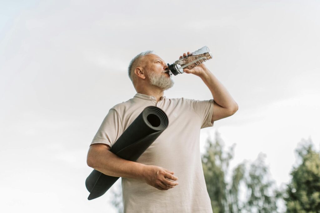 Drinking water after exercise to support hydration and mineral balance in the body